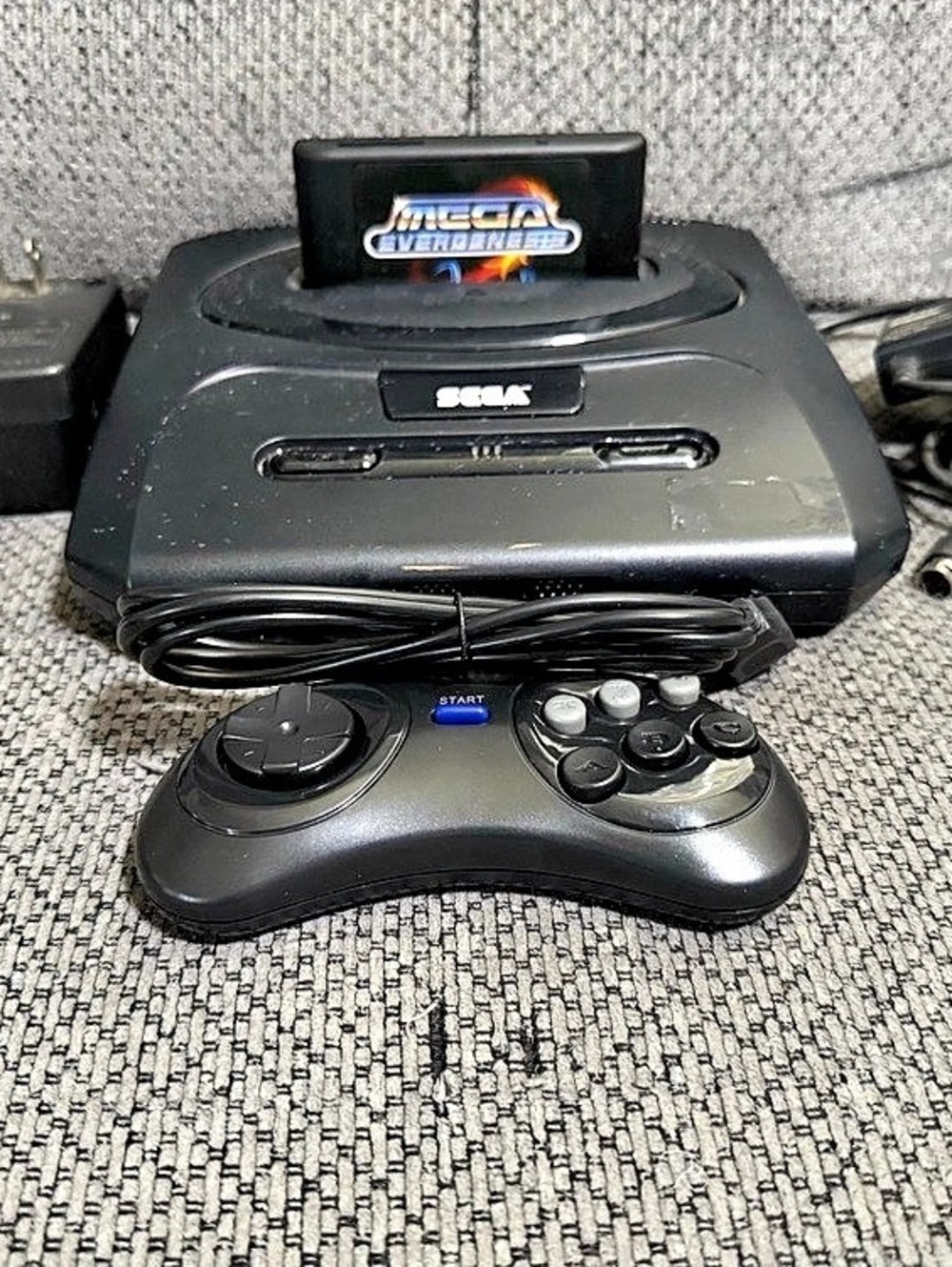Sega Genesis Console - Picture 1 of 6